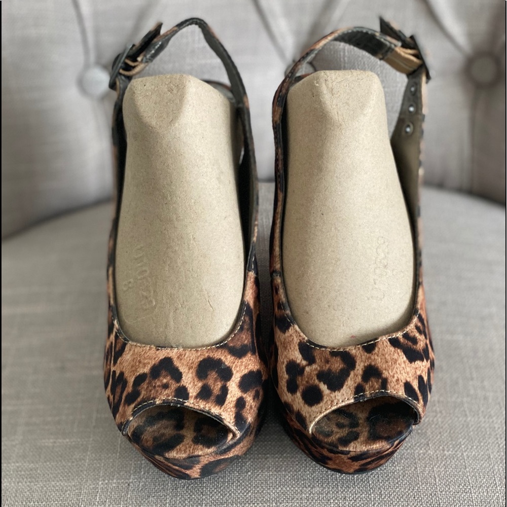 Size 8 Brash wedged sandals